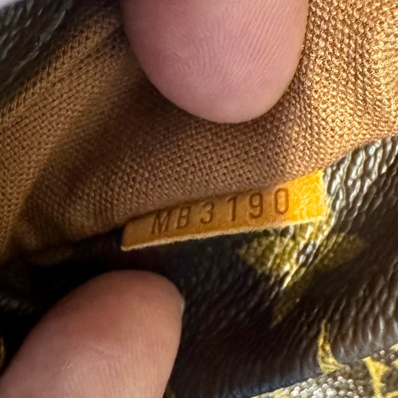 Louis Vuitton Monogram Totally MM - Picture 11 of 15